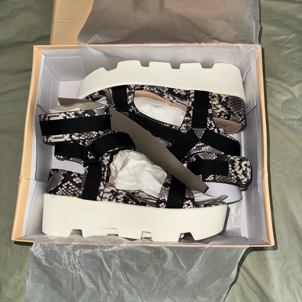 Yoki Snakeskin Platform Sport Sandals – Size - Picture 5 of 8